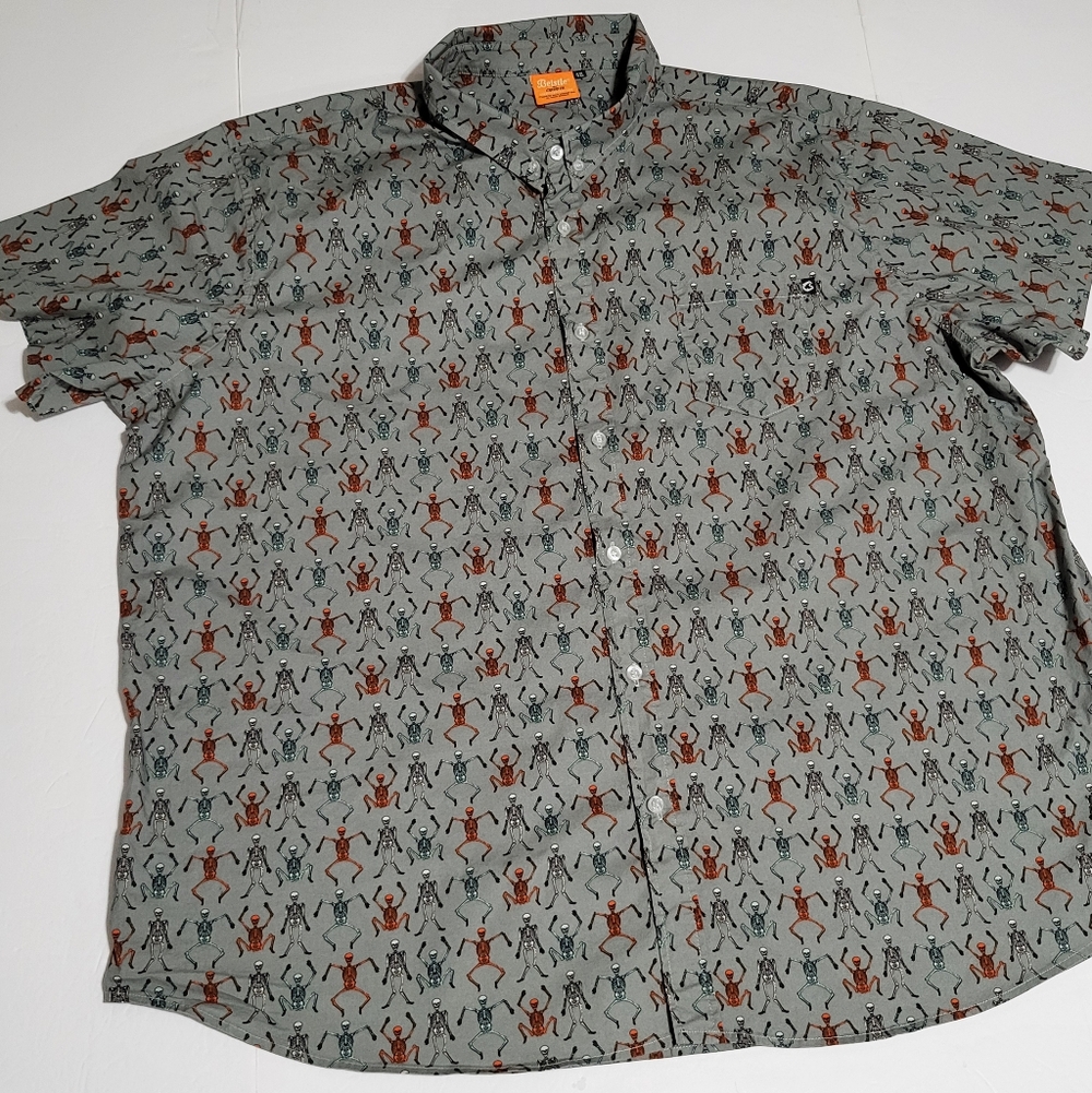 (#15) Beistle By Creepy Casual Light Gray Short-Sleeve Allover Pattern